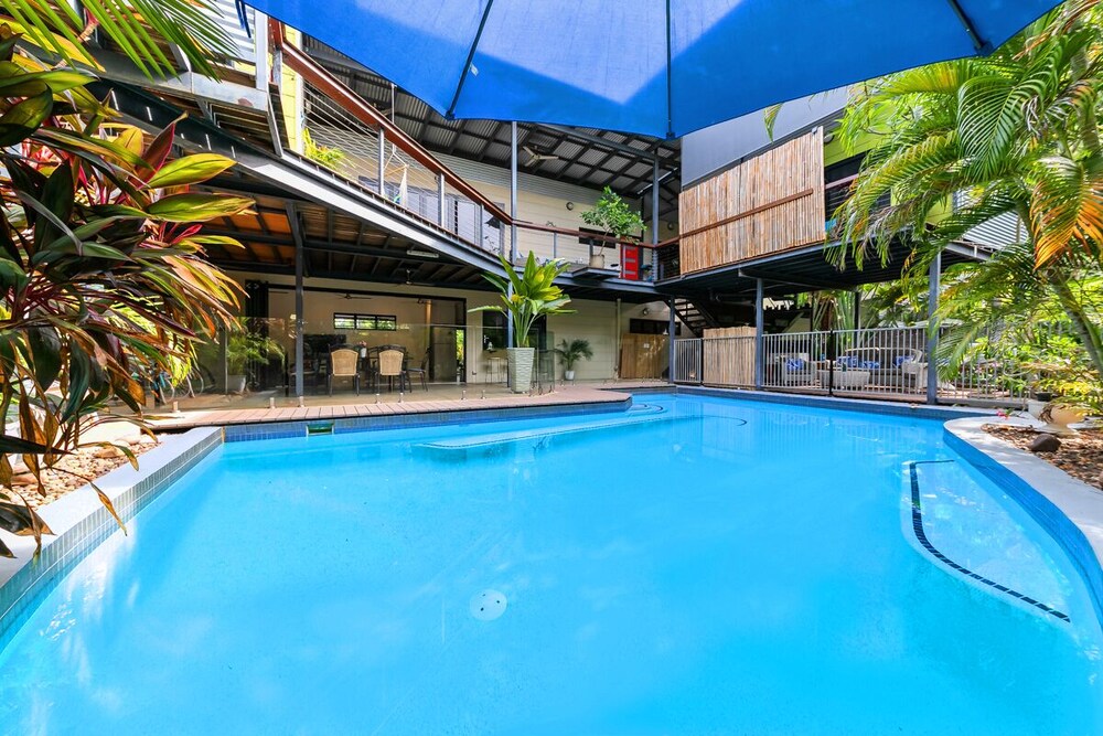 Darwin Style Tropical Luxury by the Foreshore