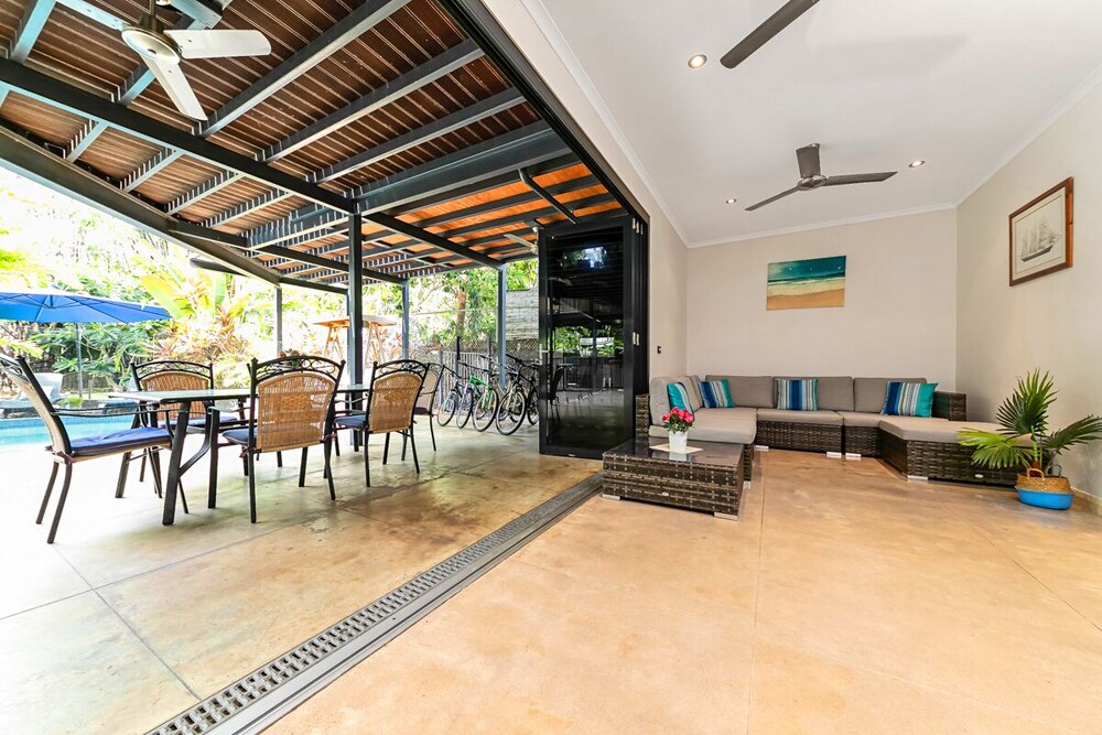 Darwin Style Tropical Luxury by the Foreshore