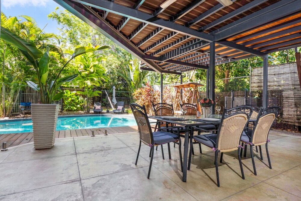 Darwin Style Tropical Luxury by the Foreshore