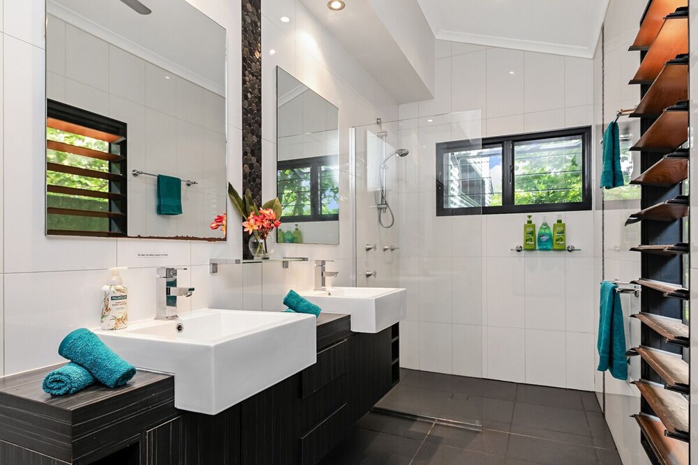 Darwin Style Tropical Luxury by the Foreshore