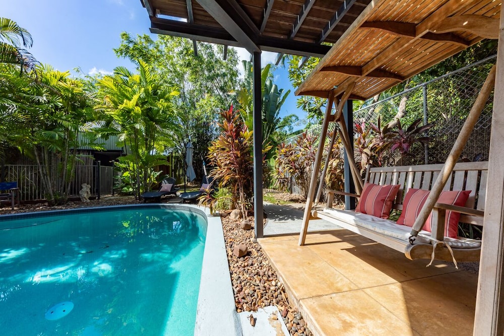 Darwin Style Tropical Luxury by the Foreshore