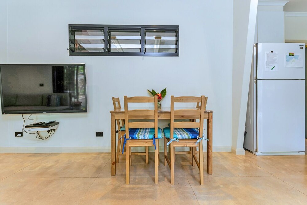 Darwin Style Tropical Luxury by the Foreshore