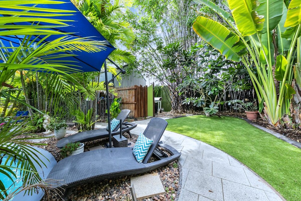 Darwin Style Tropical Luxury by the Foreshore
