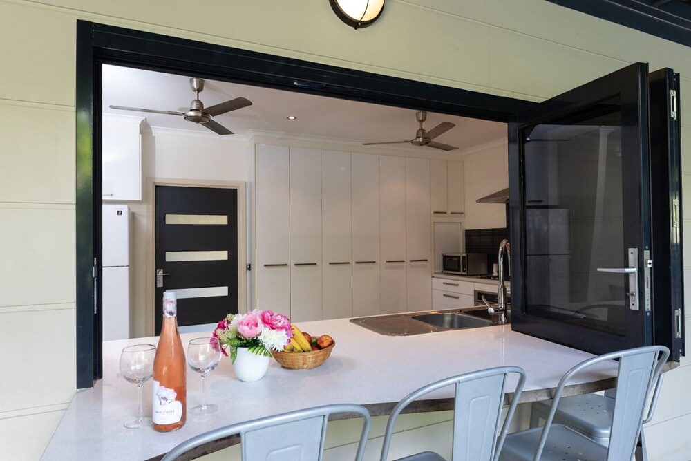 Darwin Style Tropical Luxury by the Foreshore