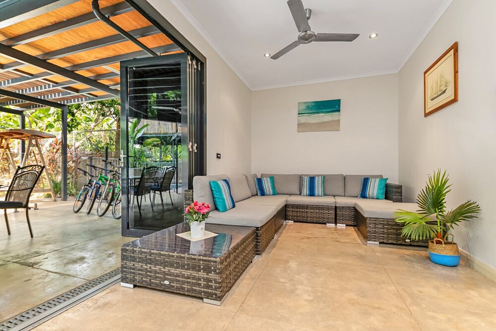 Darwin Style Tropical Luxury by the Foreshore