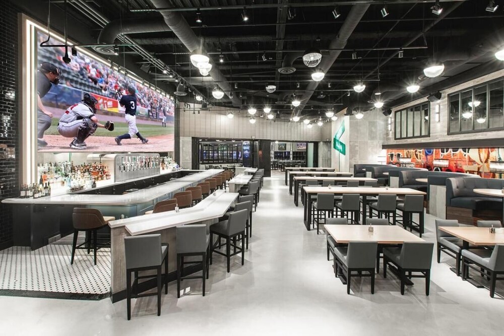 Iconic of Las Vegas! 3 Great Units, 2 Pools, Restaurants & Bars, Near Mob Museum