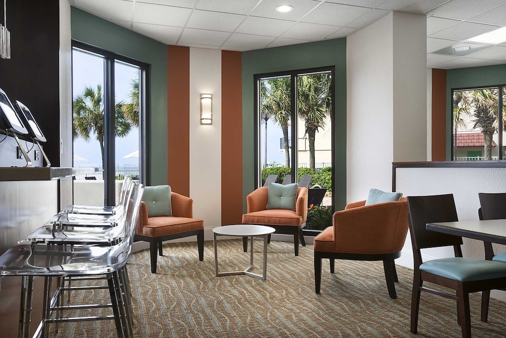 · Beautiful Oceanfront Suite - Great Location! Free Breakfast Included