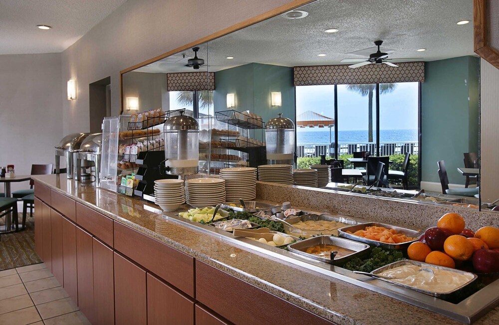 · Beautiful Oceanfront Suite - Great Location! Free Breakfast Included