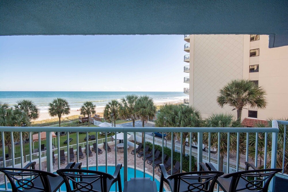 · Beautiful Oceanfront Suite - Great Location! Free Breakfast Included