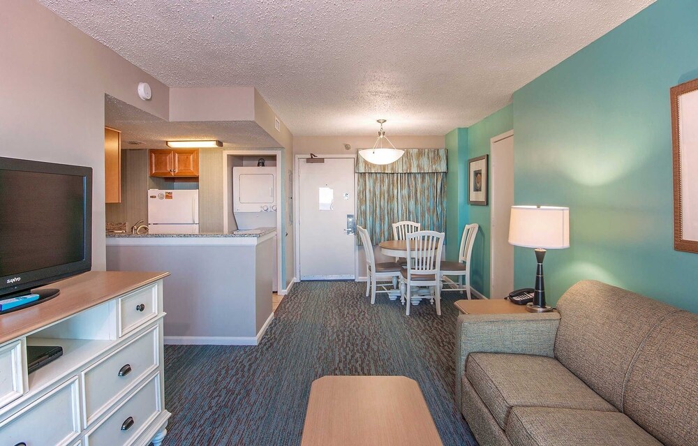 · Beautiful Oceanfront Suite - Great Location! Free Breakfast Included