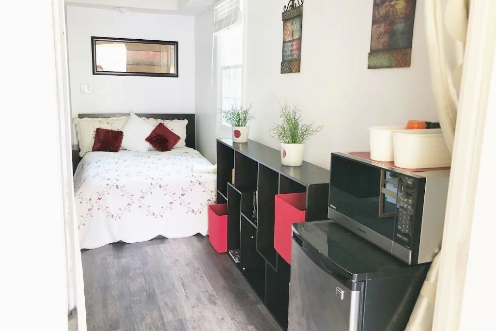 Private, Sanitized Loft, with Discounts in Lynchburg, United States