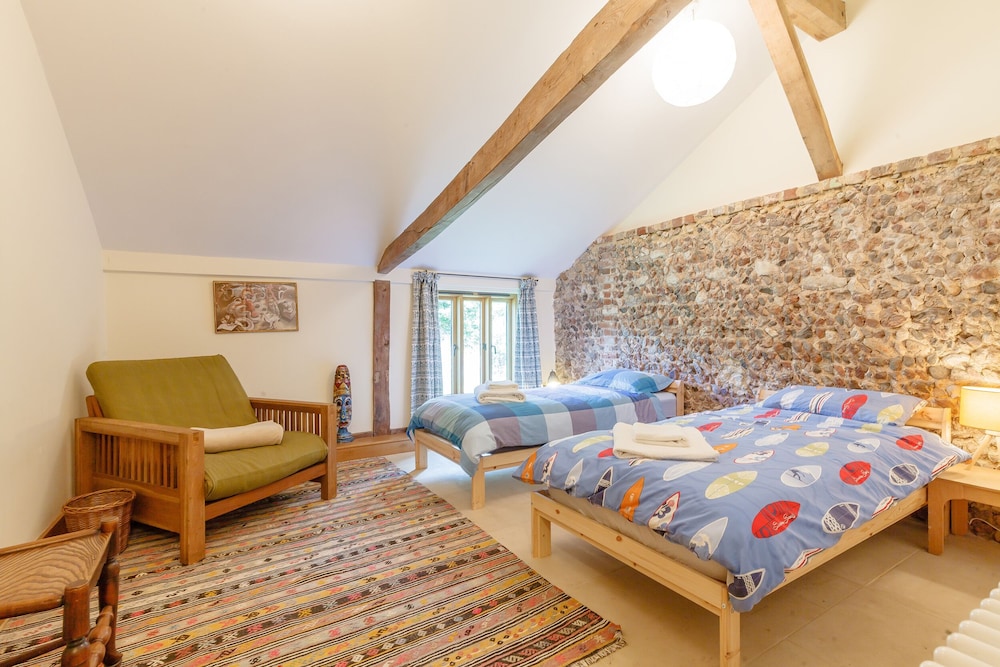 COLEMANS FARM BARN, pet friendly, with open fire in Finchingfield