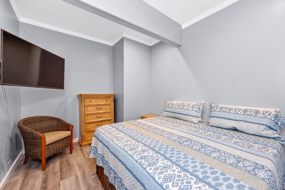 1 Bedroom Condotel at Fort Marina! Great location right by Tacky