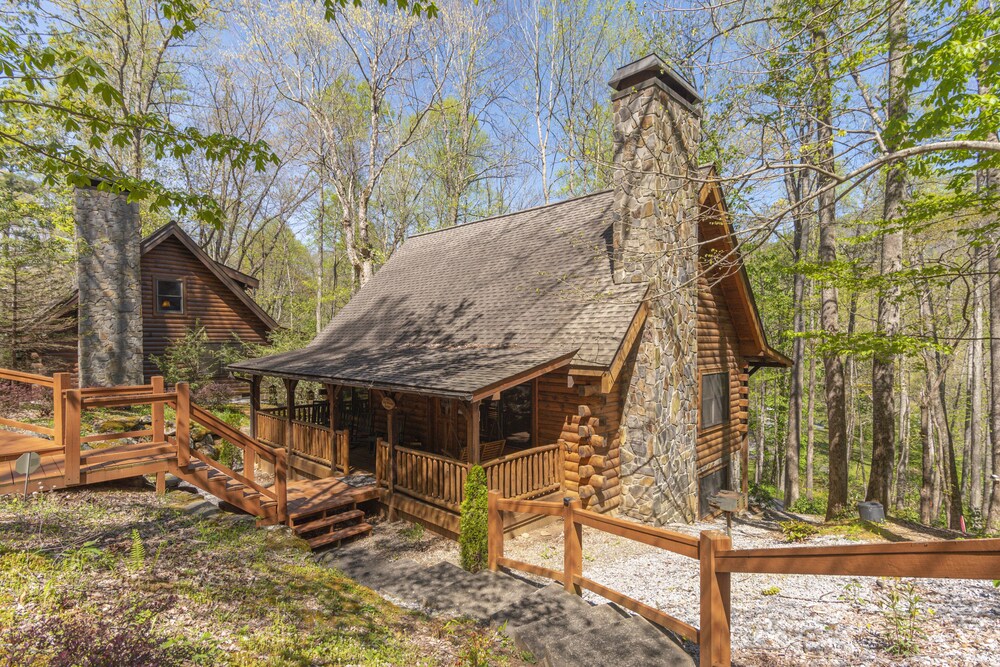 "A Little Piece of Heaven" in Maggie Valley