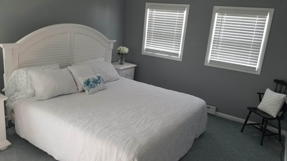 Fenwick Island Beach Cottage on canal 15 W Essex St. Fenwick Island