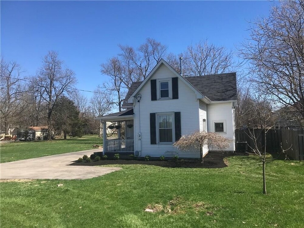 Historical Renovated Downtown Westfield Farmhouse