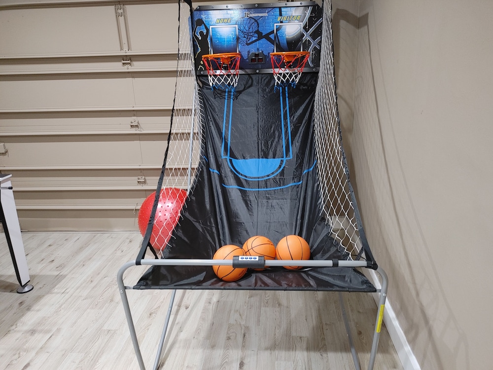 Waterfront home minutes from FLL, Hard Rock casino and beaches. Free kayak use.