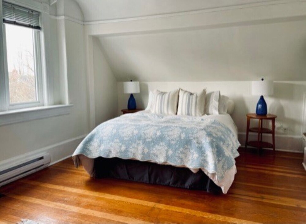 A little Crow's nest in Fernwood Victoria Vrbo