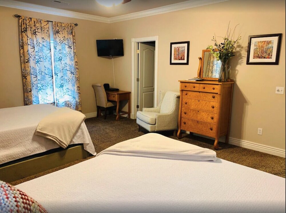 Large Mansion Style Retreat Bentonville Vrbo