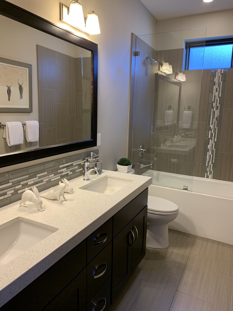 Gorgeous Home - in heart of Canyons Special April/May rates available on request