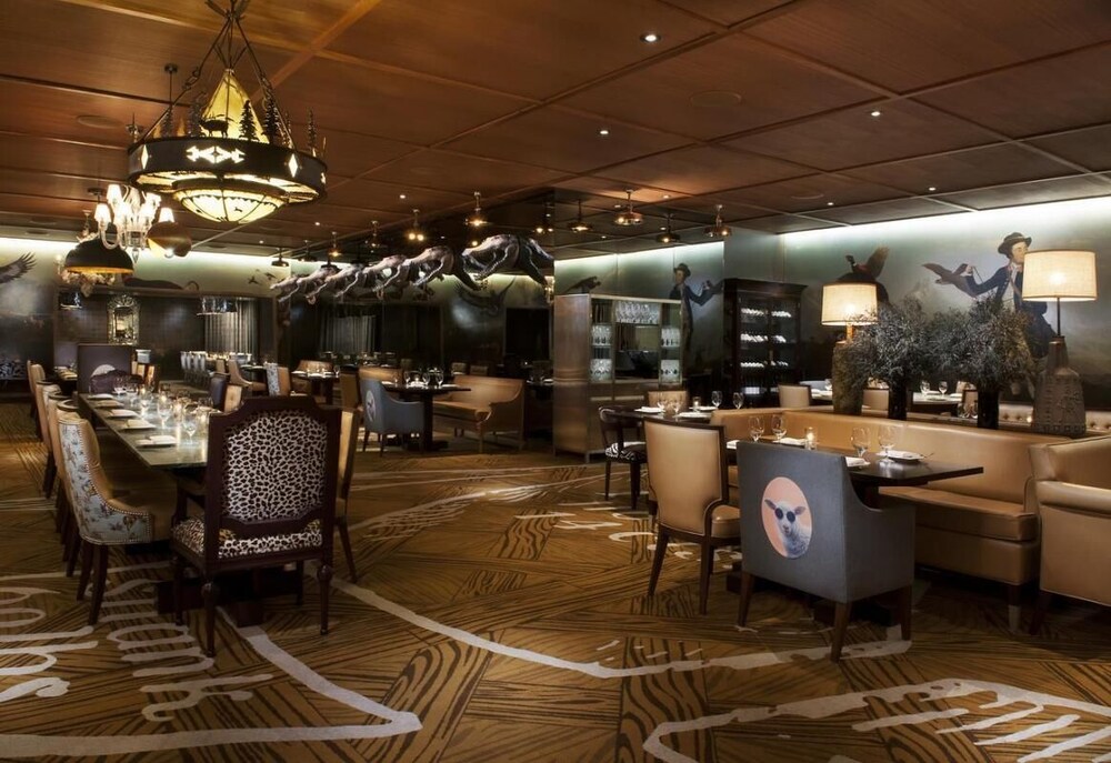 Dream Vacation! 3 Sleek Units, Casino, Parking, Restaurant, Live Entertainment!