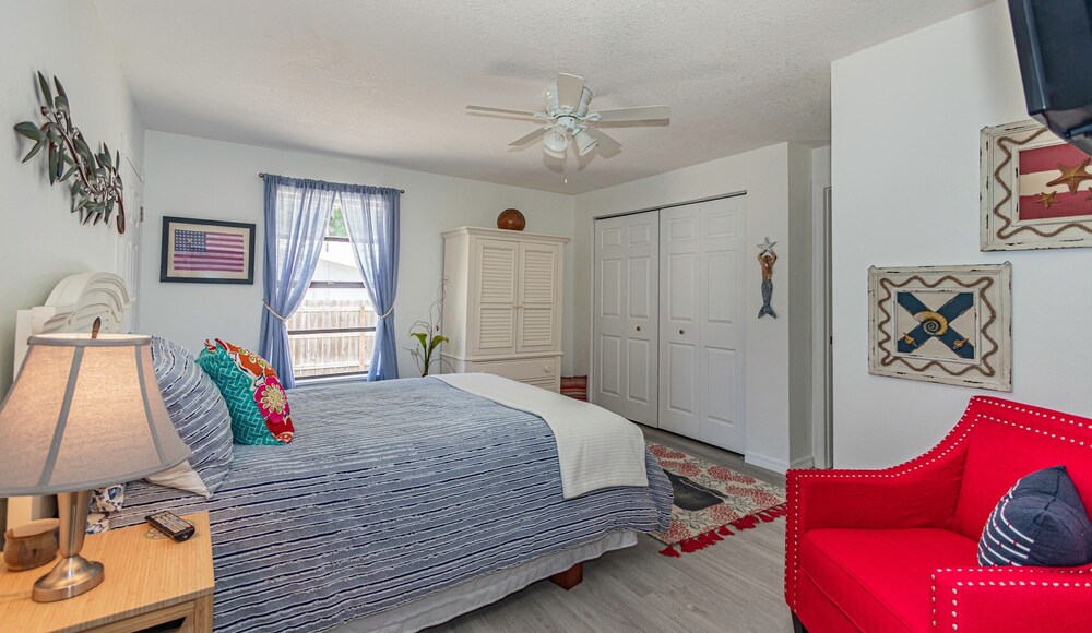 Blue Gecko at Safety Harbor Entire Home PLUS Guest House Safety