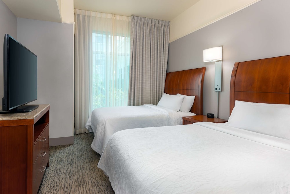 2 Connecting Suites with 3 beds and 1 sofabed at a Full Service Hotel by Suiteness