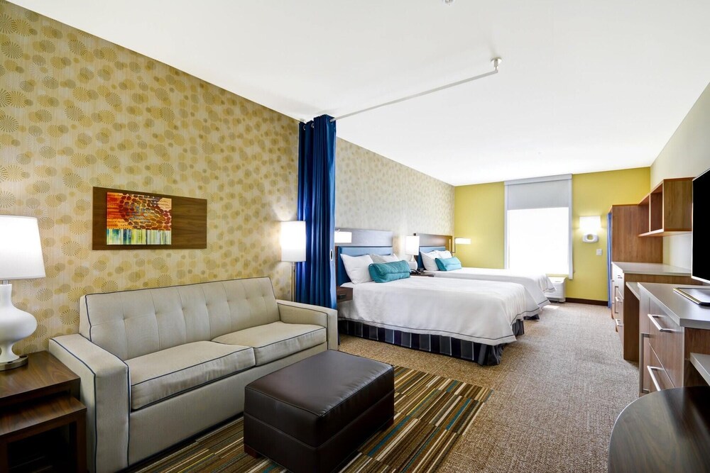 2 Connecting Suites with 4 beds and 2 sofabeds at a Full Service Hotel by Suiteness