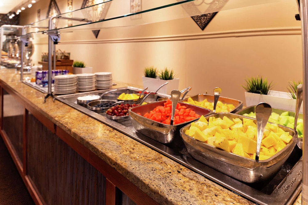 2 Connecting Suites with 3 beds and 1 sofabed at a Full Service Hotel by Suiteness