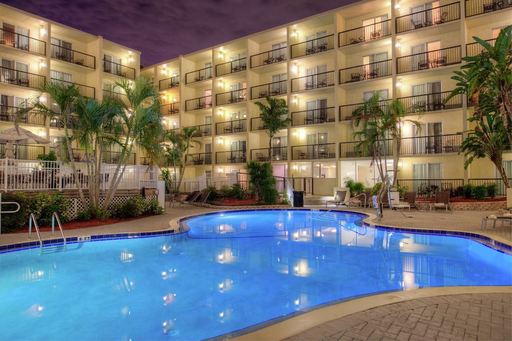 2 Connecting Suites with 3 beds and 1 sofabed at a Full Service Hotel by Suiteness