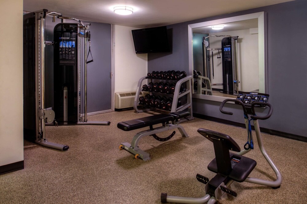 2 Connecting Suites with 3 beds and 1 sofabed at a Full Service Hotel by Suiteness