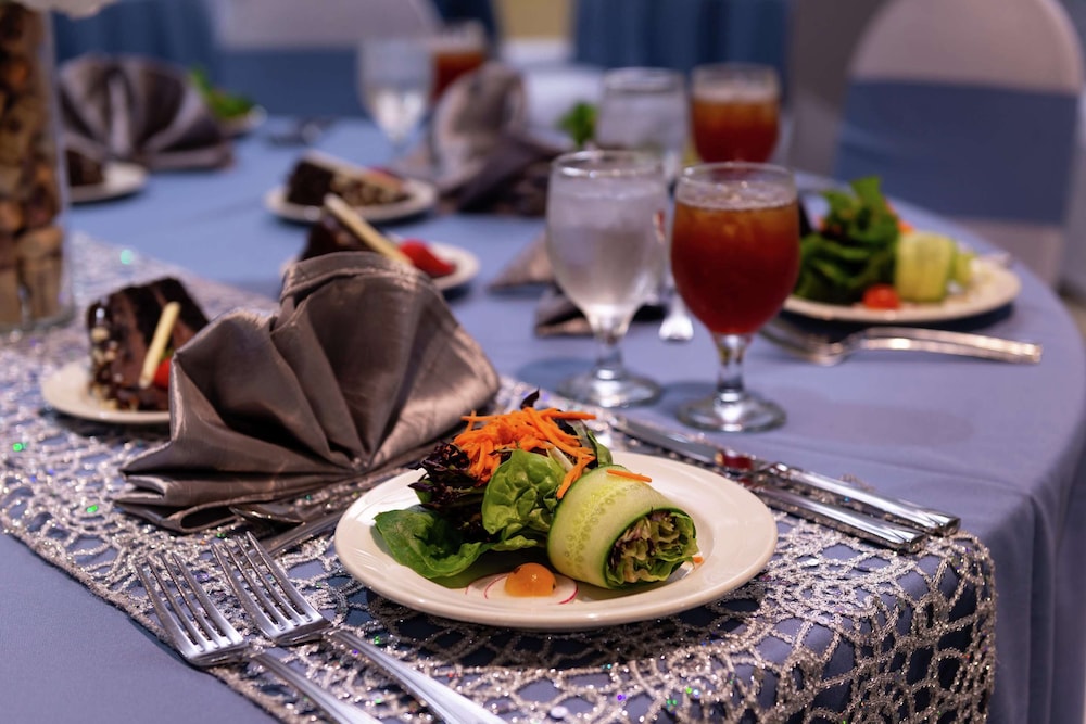 2 Connecting Suites with 3 beds and 1 sofabed at a Full Service Hotel by Suiteness