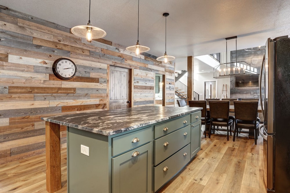 The Cottonwood at Powder House Pass Lawrence County Vrbo