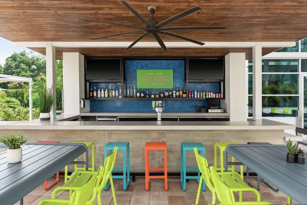 2 Connecting Suites with 3 beds at a 4 Star Hotel by Suiteness