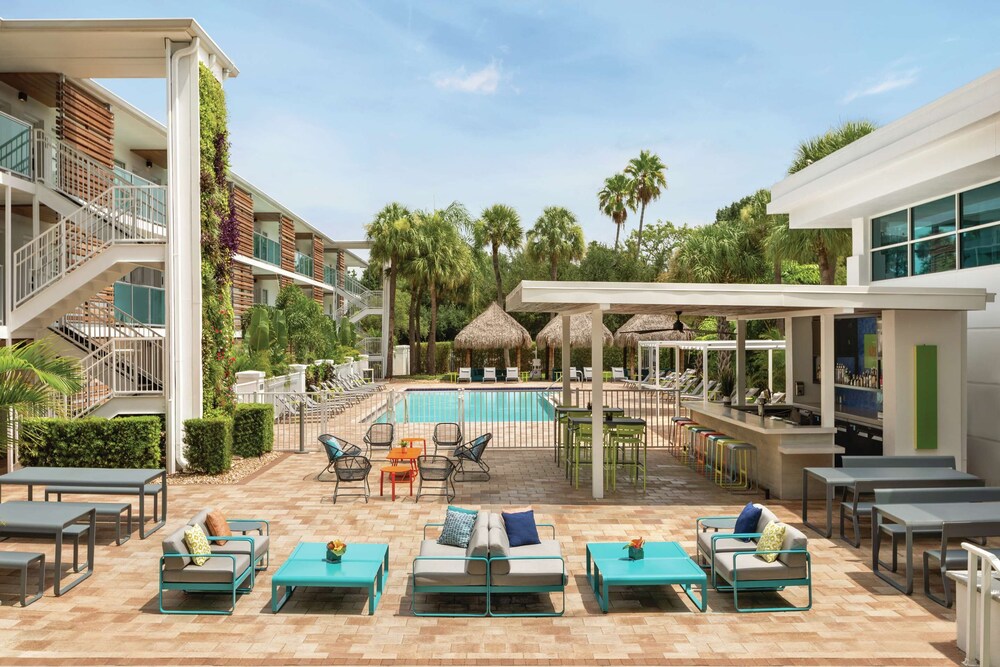 2 Connecting Suites with 3 beds at a 4 Star Hotel by Suiteness