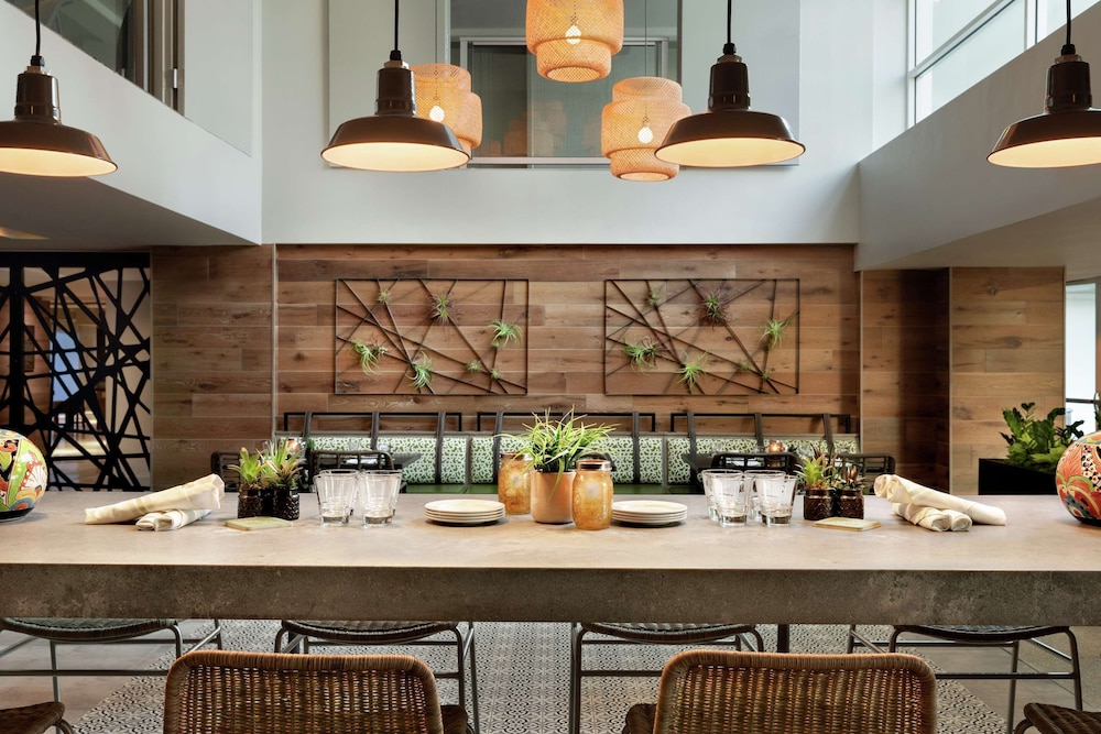 2 Connecting Suites with 3 beds at a 4 Star Hotel by Suiteness