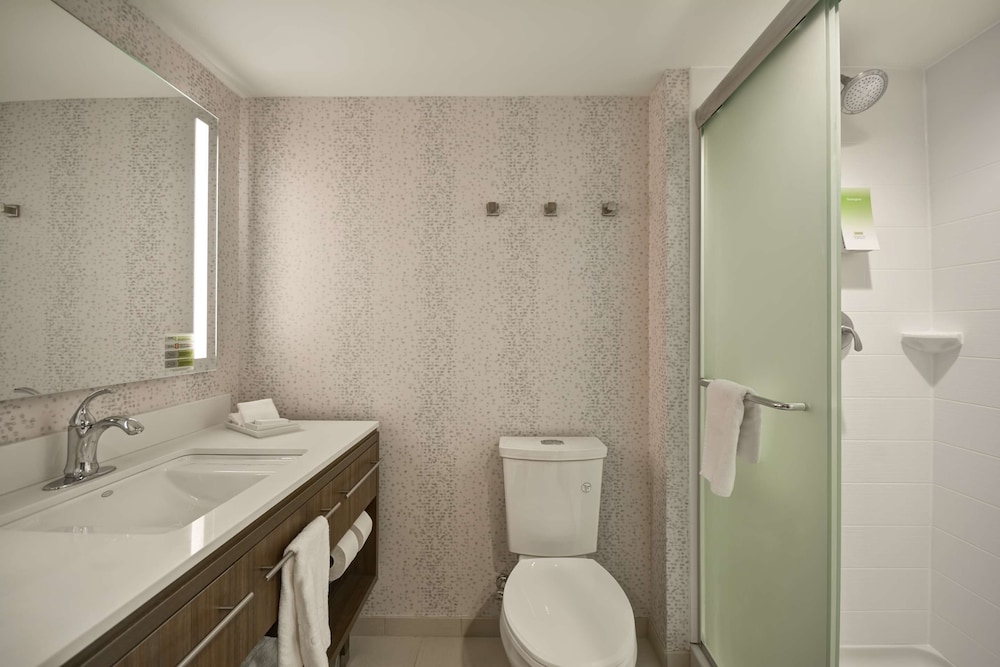 2 Connecting Suites with 2 beds and 2 sofabeds at a Full Service Hotel by Suiteness