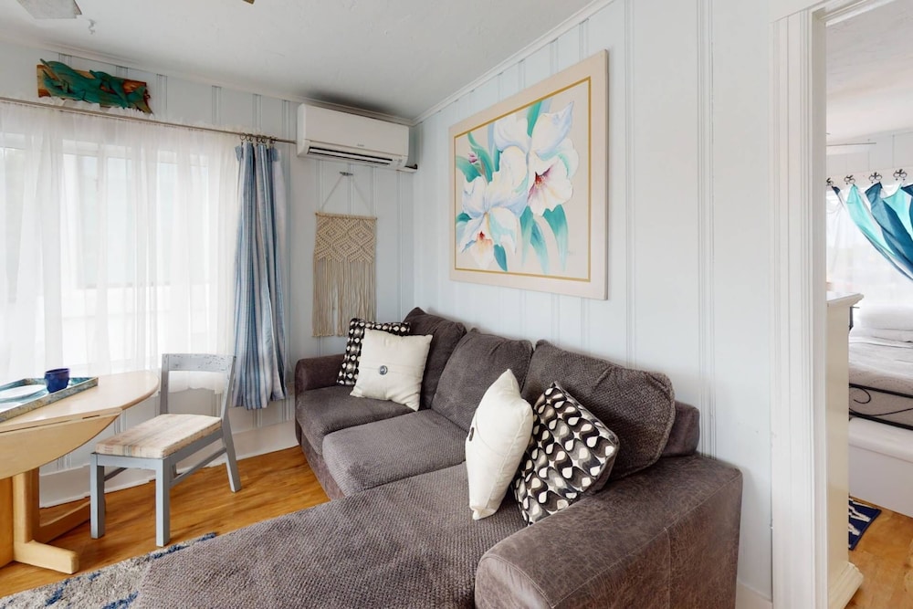 Shell Haven B - Quiet & Relaxing Waterfront Condo