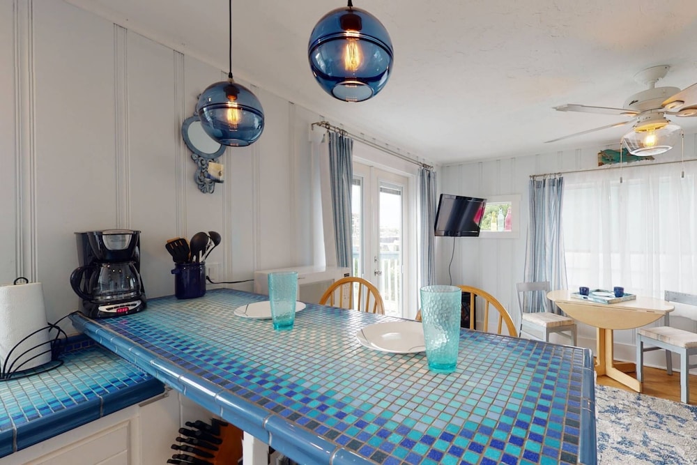 Shell Haven B - Quiet & Relaxing Waterfront Condo