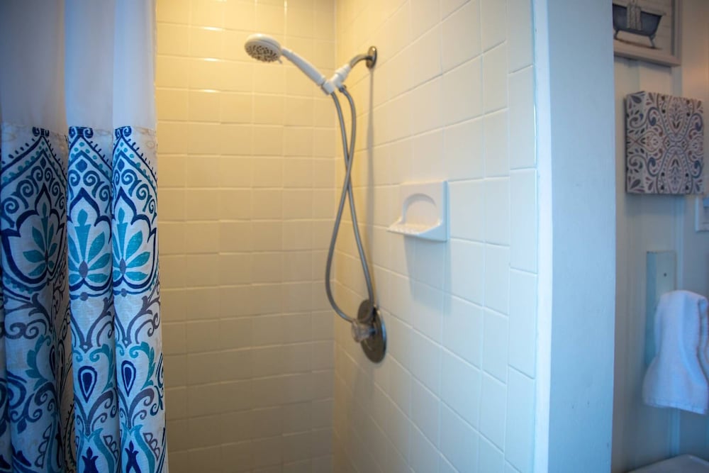 Shell Haven B - Quiet & Relaxing Waterfront Condo