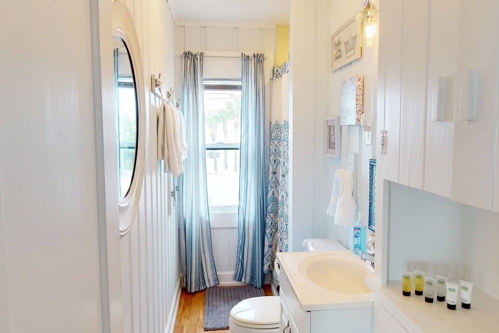 Shell Haven B - Quiet & Relaxing Waterfront Condo