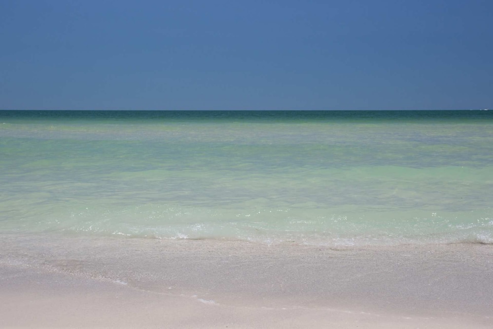 Shell Haven B - Quiet & Relaxing Waterfront Condo