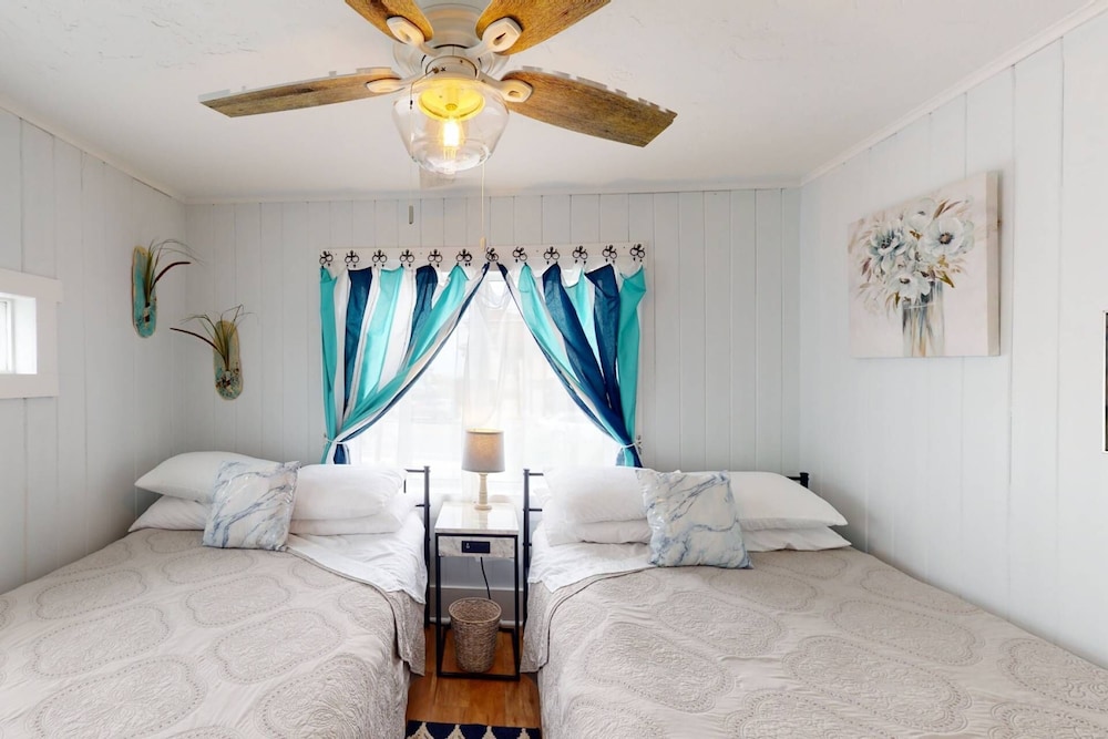 Shell Haven B - Quiet & Relaxing Waterfront Condo