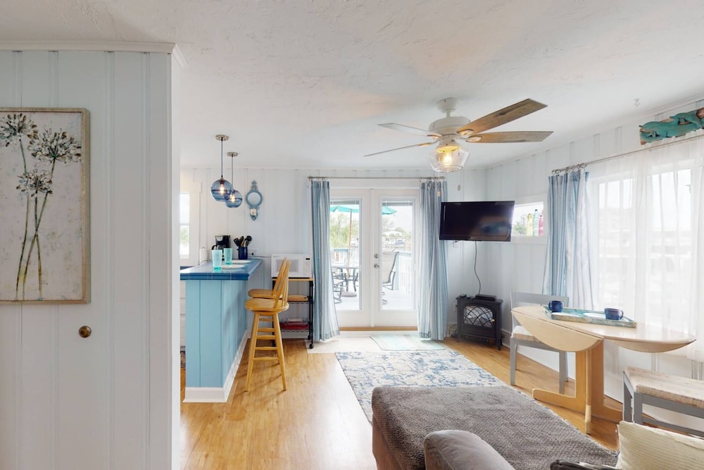 Shell Haven B - Quiet & Relaxing Waterfront Condo