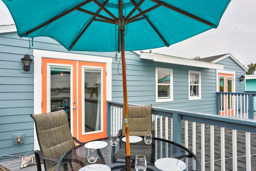 Shell Haven B - Quiet & Relaxing Waterfront Condo