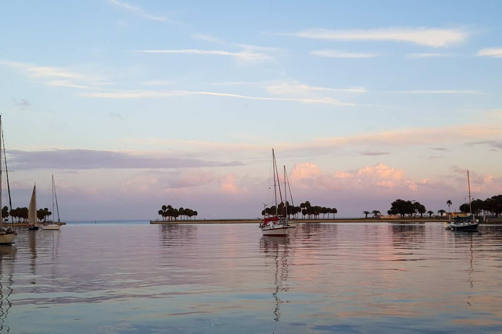 Shell Haven B - Quiet & Relaxing Waterfront Condo