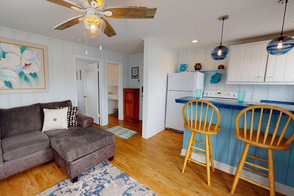 Shell Haven B - Quiet & Relaxing Waterfront Condo