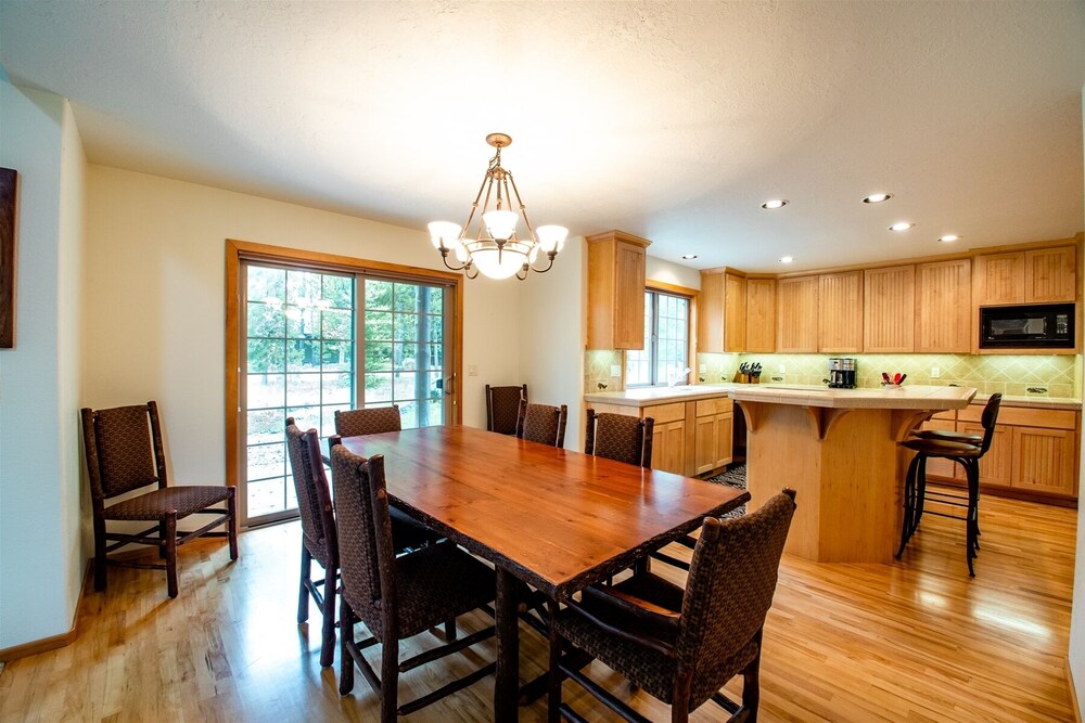 *Free Activities with Xplorie* Beautiful, Large Home with A/C, Hot Tub  Tokatee