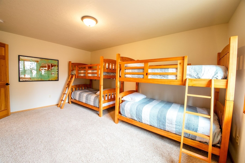 *Free Activities with Xplorie* Beautiful, Large Home with A/C, Hot Tub  Tokatee