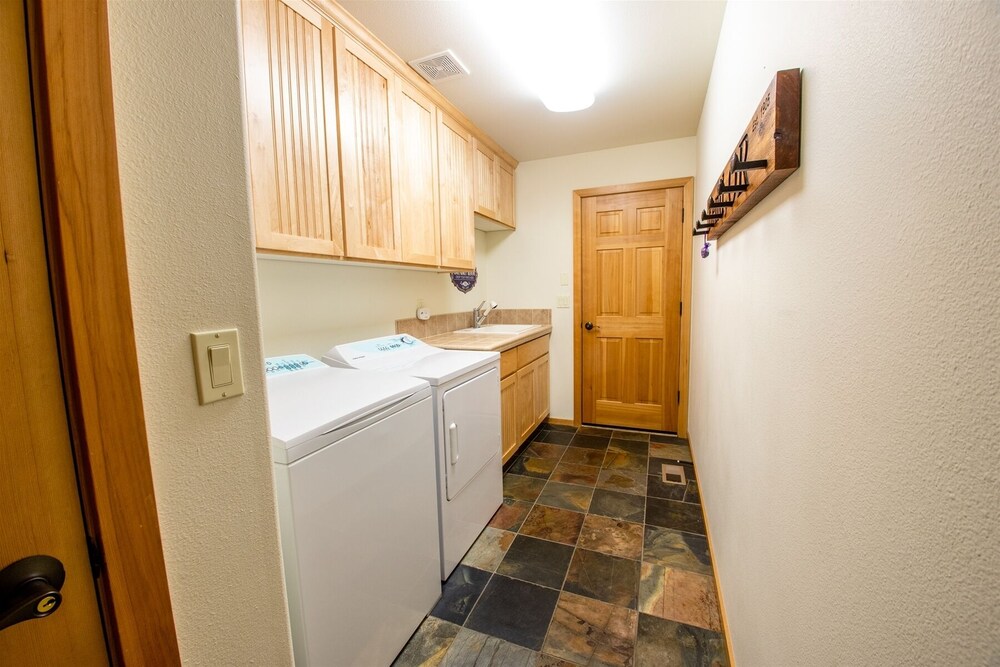 *Free Activities with Xplorie* Beautiful, Large Home with A/C, Hot Tub  Tokatee